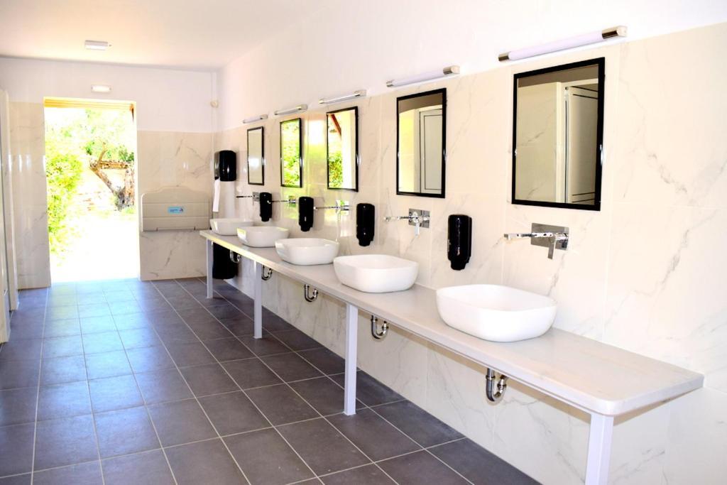 Camping & Bungalows Castle View Mystras Esterno foto