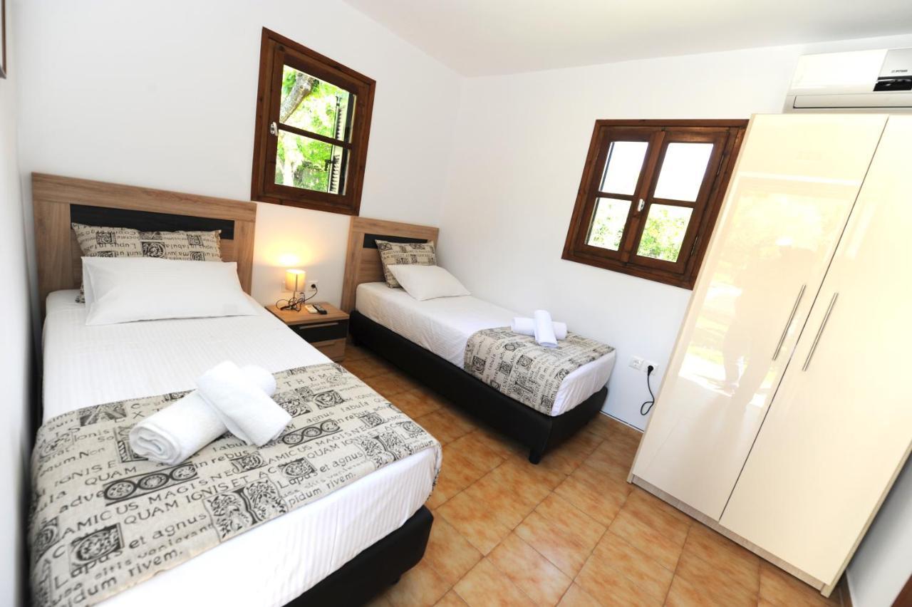 Camping & Bungalows Castle View Mystras Esterno foto