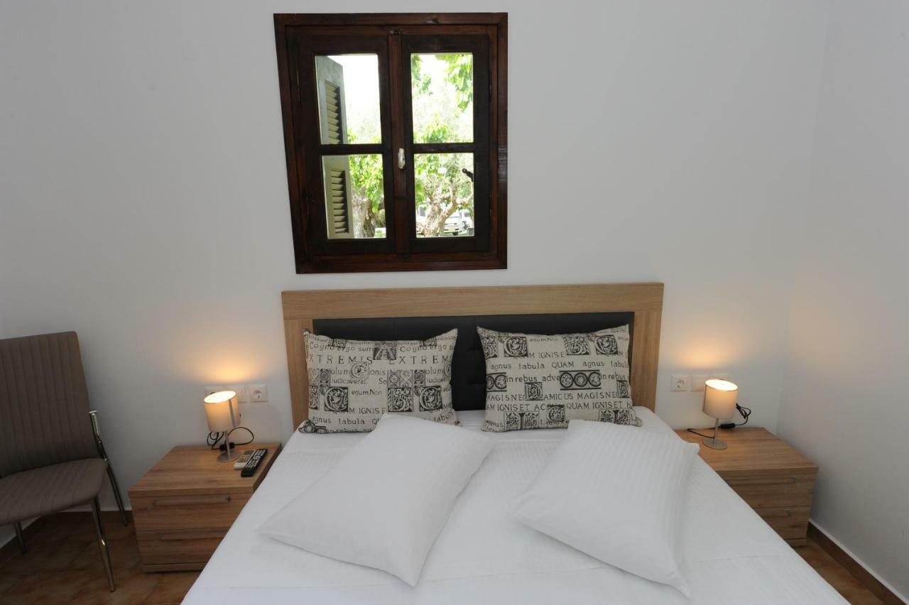 Camping & Bungalows Castle View Mystras Esterno foto