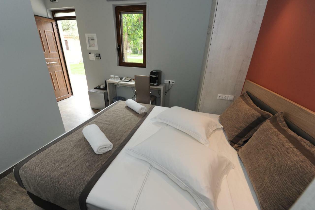 Camping & Bungalows Castle View Mystras Esterno foto