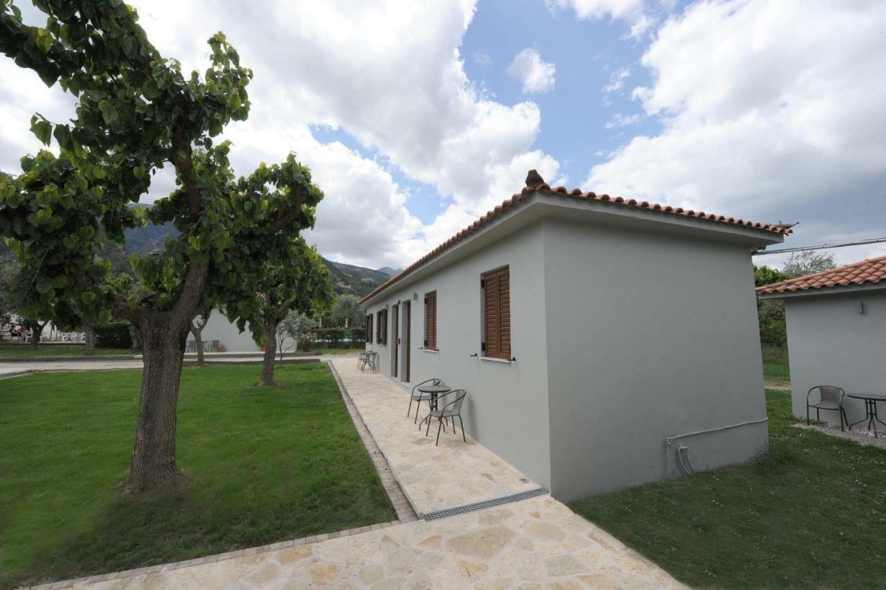 Camping & Bungalows Castle View Mystras Esterno foto