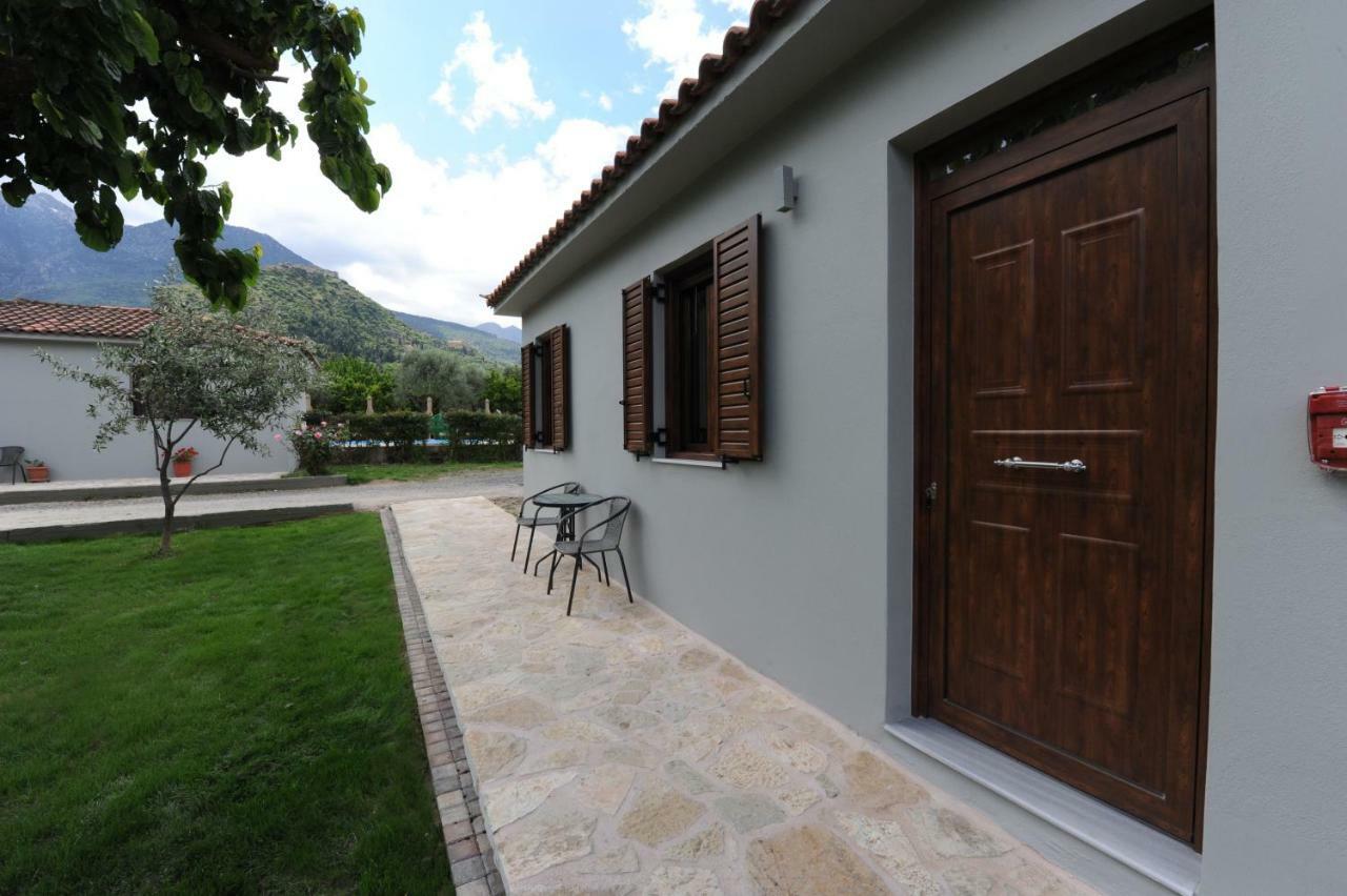 Camping & Bungalows Castle View Mystras Esterno foto